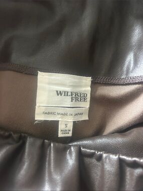 Wilfred Free Dark Brown vegan leather pant. Perfect